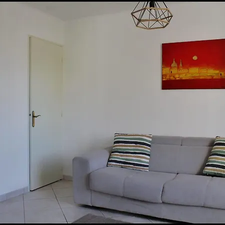 Apartament Ideal 100 M From The Sea *
